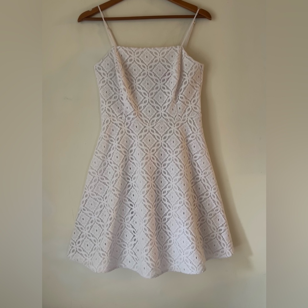 Lilly Pulitzer Jennilee Sz S Dress in Resort White Trellis Lace Pattern Pockets